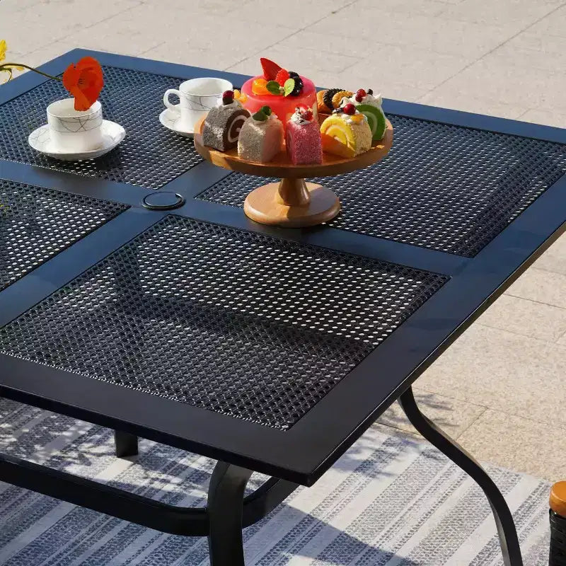 Ensemble de salle à manger 5 pièces pour patio avec table carrée en maille et chaises à dossier en maille avec cadre en aluminium - Captiva Designs : Ensemble de mobilier d'extérieur