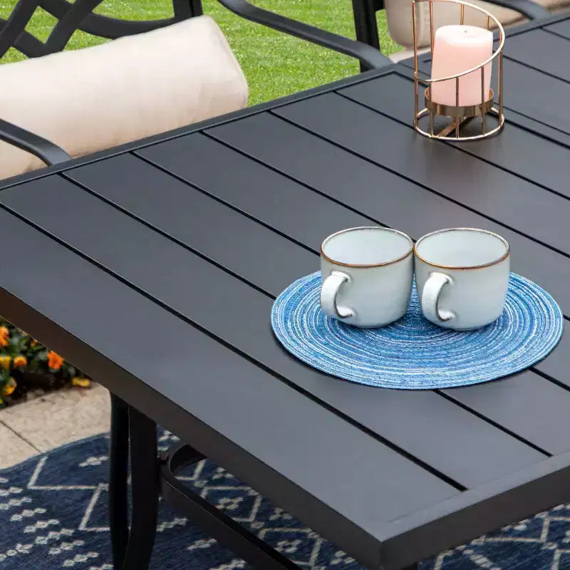 Ensemble de salle à manger d'extérieur 7 pièces avec chaises pivotantes et coussins et table en acier avec trou pour parasol - Captiva Designs
