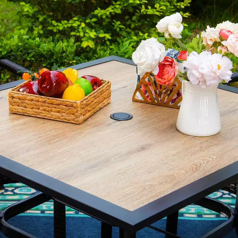 Ensemble de salle à manger 5 pièces pour patio avec table carrée et fauteuils rembourrés - Captiva Designs