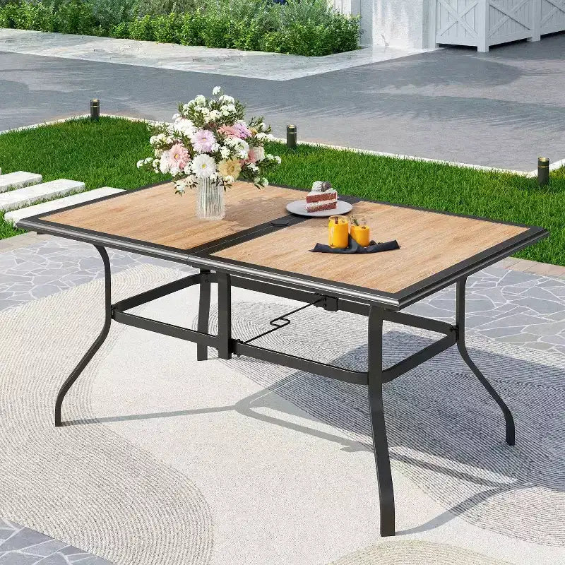 Ensemble de salle à manger d'extérieur 7 pièces Captiva Designs, table en faux bois et acier avec trou pour parasol et chaises à bras en textilène