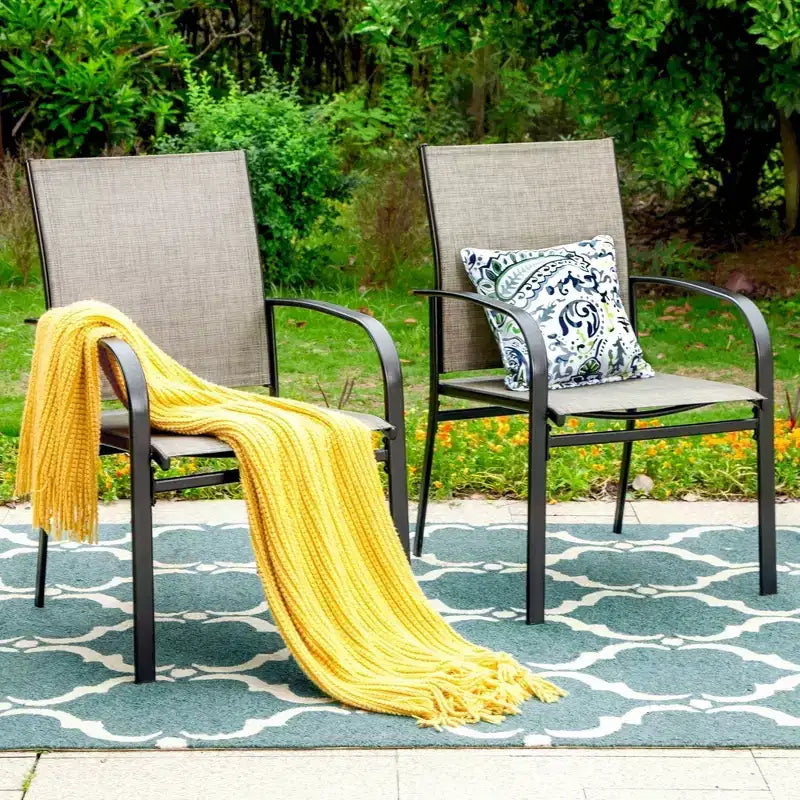 Ensemble de salle à manger d'extérieur 7 pièces Captiva Designs, table en faux bois et acier avec trou pour parasol et chaises à bras en textilène