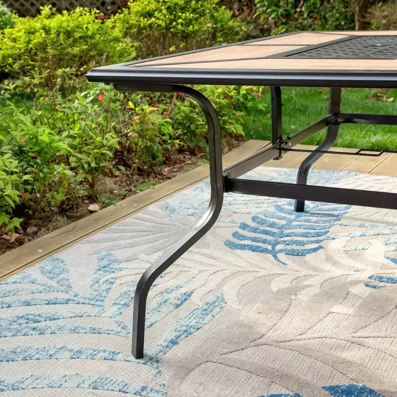 Ensemble repas d'extérieur 7 pièces avec chaises pivotantes et table en similibois/métal avec trou pour parasol - Captiva Designs : structure en acier thermolaqué