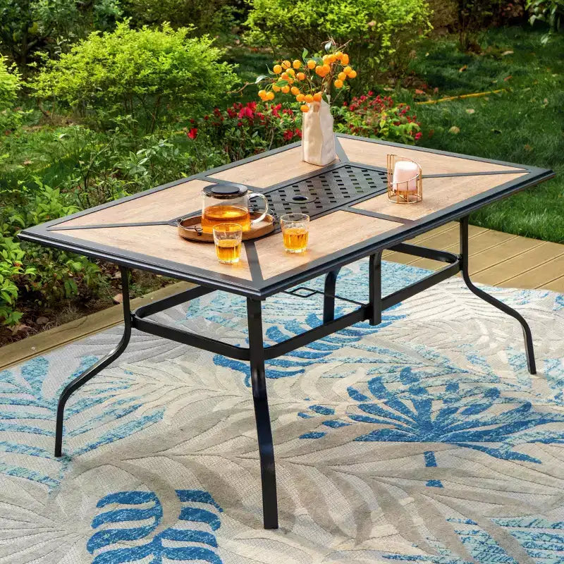 Ensemble repas d'extérieur 7 pièces avec chaises pivotantes et table en similibois/métal avec trou pour parasol - Captiva Designs : structure en acier thermolaqué