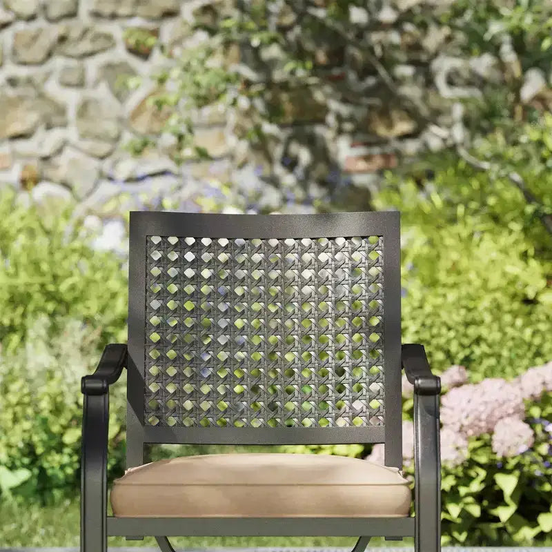 Ensemble repas d'extérieur 7 pièces avec chaises pivotantes et table en similibois/métal avec trou pour parasol - Captiva Designs : structure en acier thermolaqué