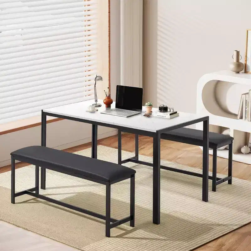 Ensemble de table à manger EROMMY peu encombrant, comprenant une table élégante en faux marbre ou grain de bois avec des chaises modernes