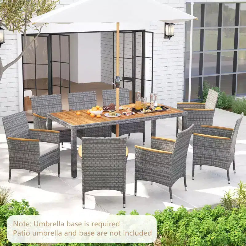 Costway Ensemble de salle à manger d'extérieur 9 pièces pour 8 personnes avec table et chaises en rotin PE et 2 trous pour parasol Bleu marine/Blanc