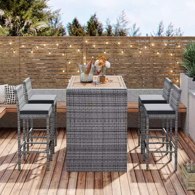 Ensemble de bar 5 pièces d'extérieur en rotin PE Whisen avec plateau de table pliable et coussins