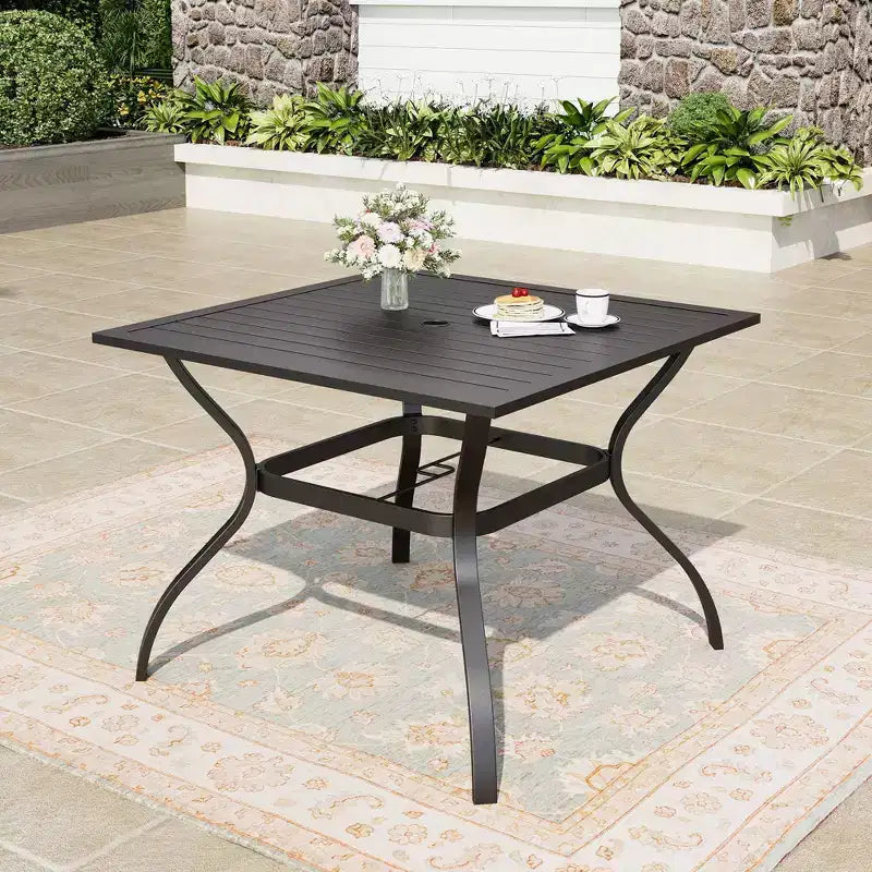 Ensemble de salle à manger d'extérieur Captiva Designs avec table en acier à lattes et chaises en métal avec coussins