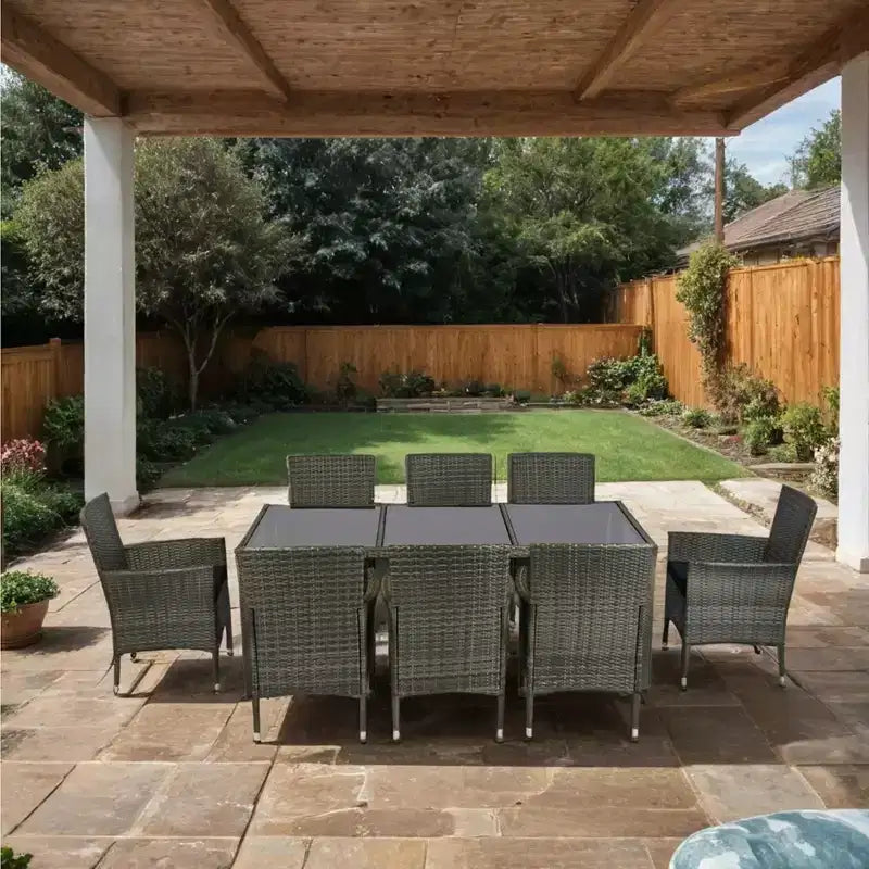Ensemble de salle à manger Whisen 9 pièces en osier pour terrasse avec plateau en verre