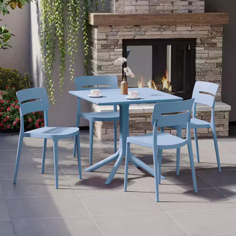 Ensemble table de salle à manger d'extérieur WestinTrends Playa Modern 5 pièces en résine avec chaises empilables
