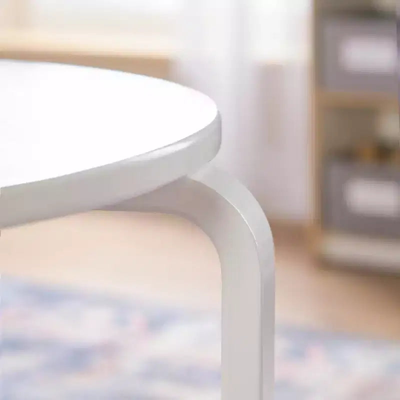 Guidecraft Table et chaises pour enfants Nordic - Blanc : Table ronde en bois pour tout-petits pour les travaux manuels et l'écriture | Meubles de salle de jeux | Table d'activités pour enfants avec 4 chaises