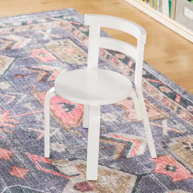 Guidecraft Table et chaises pour enfants Nordic - Blanc : Table ronde en bois pour tout-petits pour les travaux manuels et l'écriture | Meubles de salle de jeux | Table d'activités pour enfants avec 4 chaises