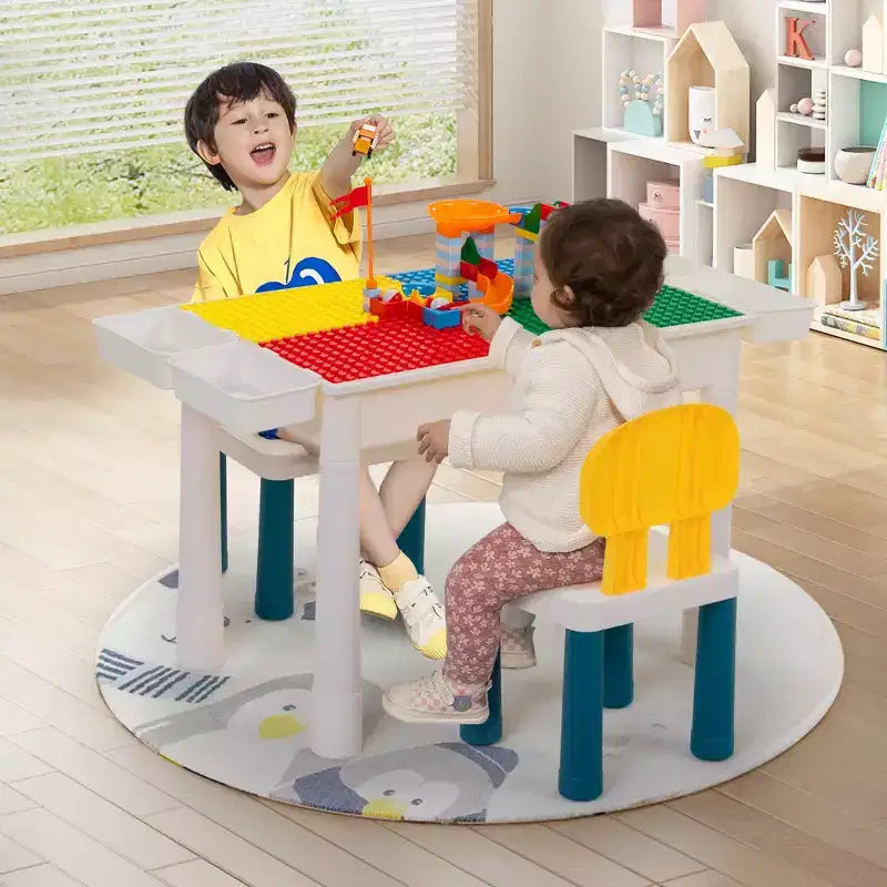 Sandinrayli Table d'activités pour enfants avec 2 chaises et 100 gros blocs, compatible avec les blocs classiques, table à eau/sable et blocs de construction pour tout-petits (Couleurs primaires)