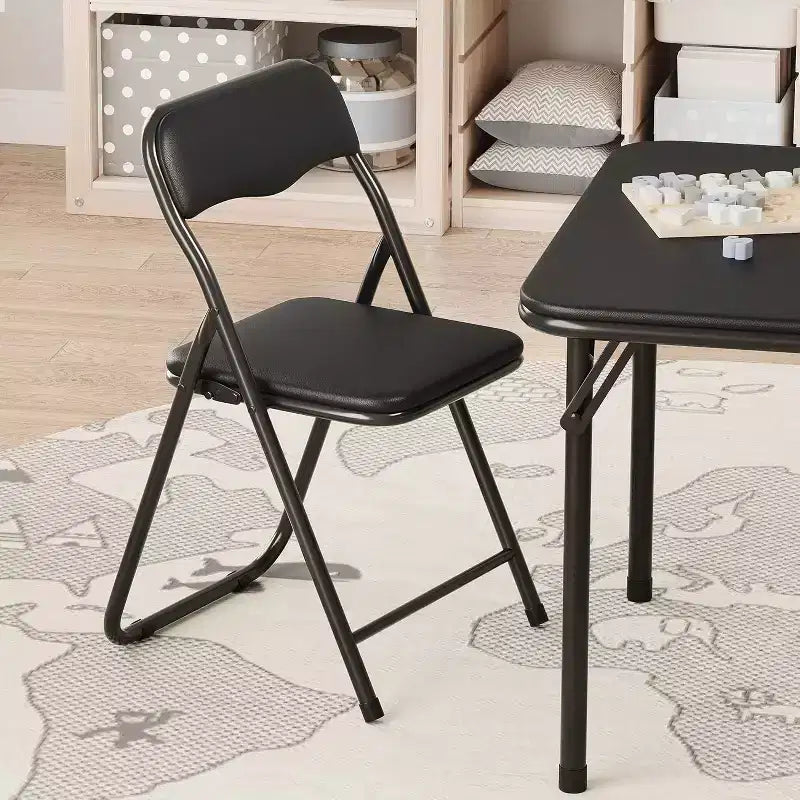 Ensemble table et deux chaises pliantes pour enfants, avec coussins en PU, facile à ranger, idéal pour les repas, la lecture et les jeux des enfants.