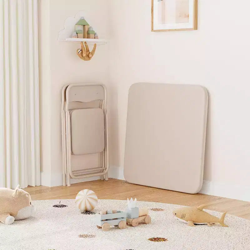 Ensemble table et deux chaises pliantes pour enfants, avec coussins en PU, facile à ranger, idéal pour les repas, la lecture et les jeux des enfants.