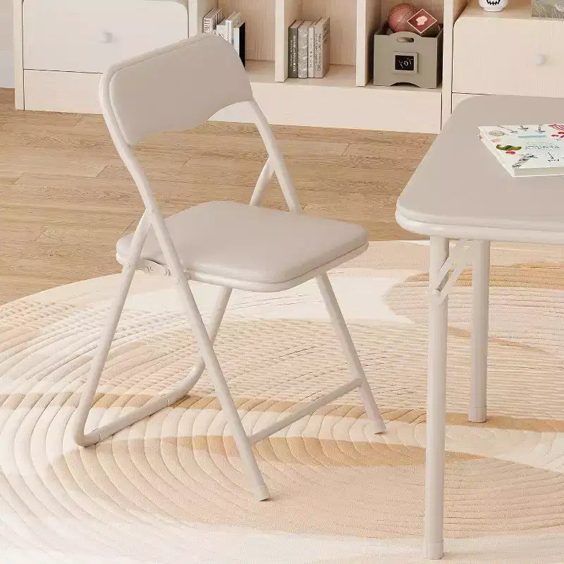 Ensemble table et deux chaises pliantes pour enfants, avec coussins en PU, facile à ranger, idéal pour les repas, la lecture et les jeux des enfants.