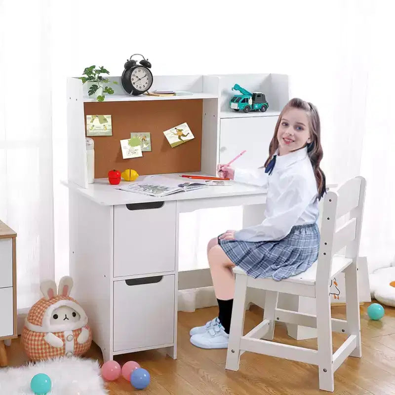 Ensemble bureau et chaise pour enfant avec huche, table d'étude en bois avec étagère, rangement et tableau en liège, bureau d'écriture pour enfants pour l'école à la maison, blanc