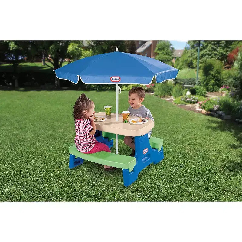 Table d'activités pour enfants HomeStock avec parasol, conception facile à ranger pour les tout-petits, jeu intérieur/extérieur