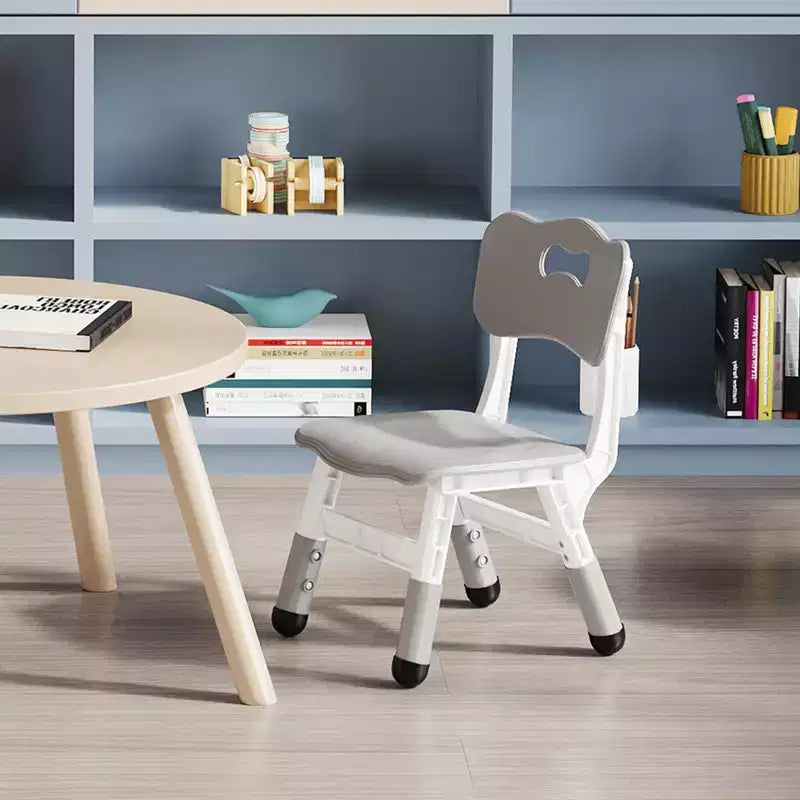 Chaise pour enfants, réglable sur 3 niveaux, dossier en forme de cœur, lot de 4 chaises pour tout-petits de 2 à 6 ans, antidérapantes et empilables (gris)