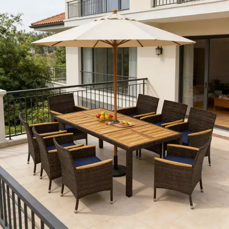 Gymax Ensemble de salle à manger d'extérieur 9 pièces avec plateau de table en bois d'acacia et chaises en rotin PE pour 8 personnes, comprend un trou pour parasol pour patio, jardin, terrasse