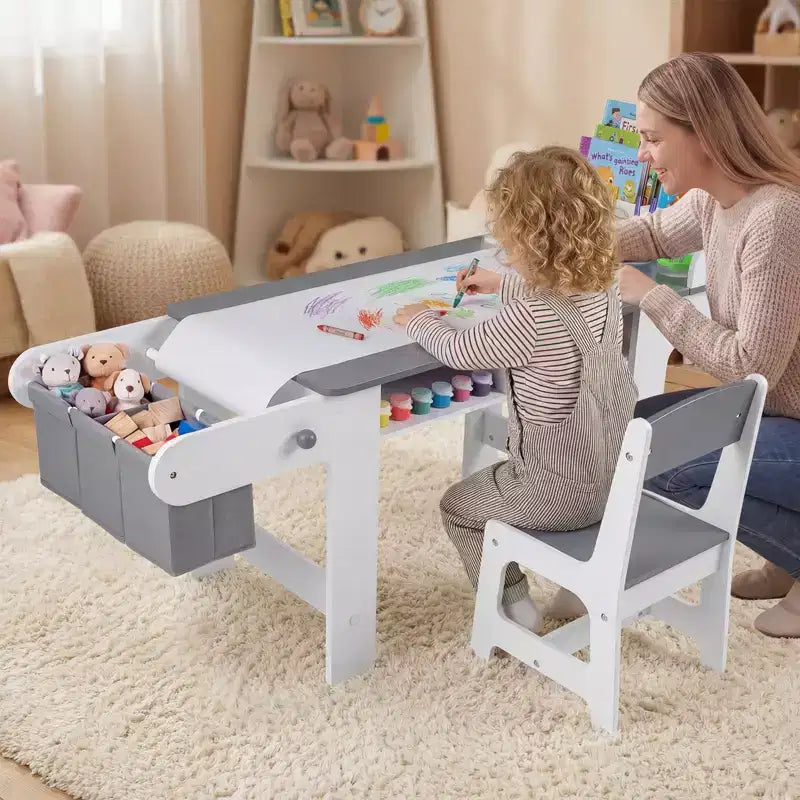 Ensemble table et chaises d'art en bois Costway pour enfants avec rouleau de papier et bacs en tissu pour dessiner et lire