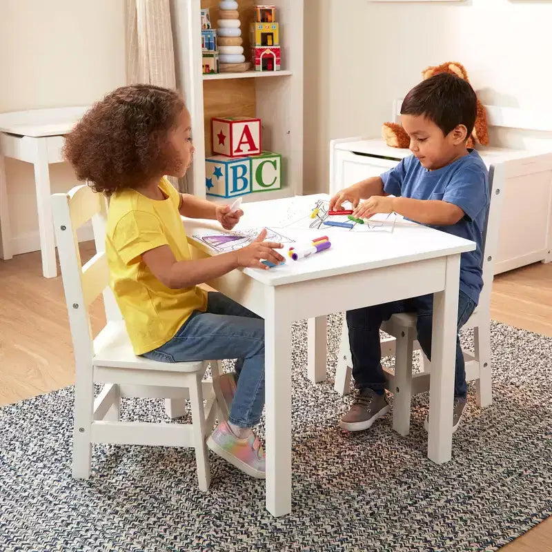 Ensemble de mobilier de salle de jeux Melissa & Doug en bois pour enfants, table et 2 chaises - Blanc : Surface carrée, ensemble de 3 pièces
