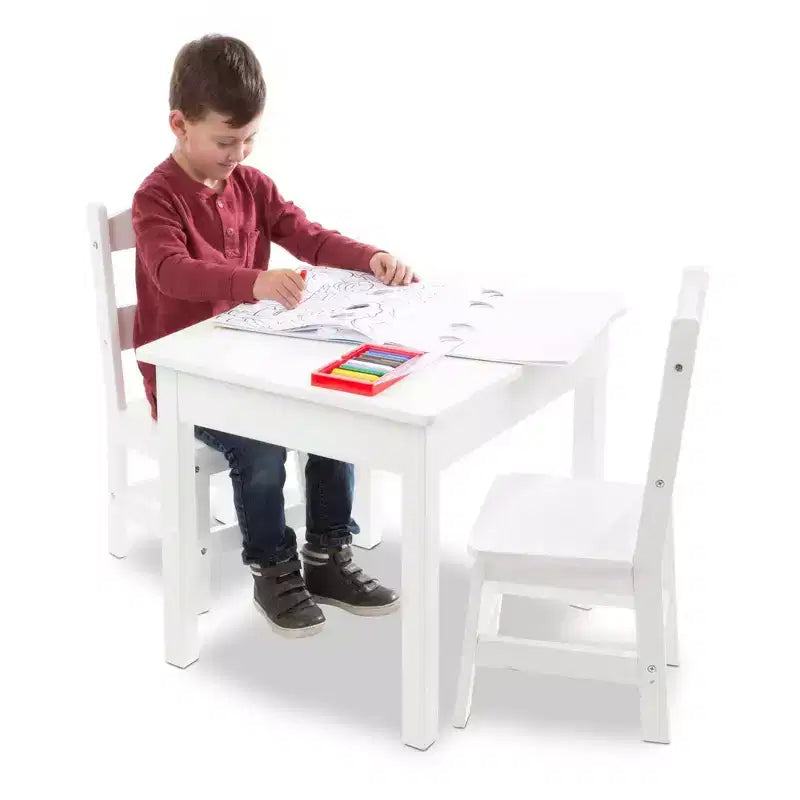 Ensemble de mobilier de salle de jeux Melissa & Doug en bois pour enfants, table et 2 chaises - Blanc : Surface carrée, ensemble de 3 pièces