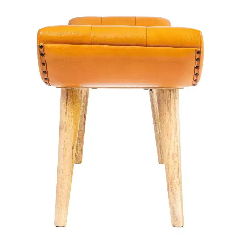 Banc en cuir de chèvre Tobacco : Cadre en bois de manguier, repose-pieds rectangulaire rembourré, assemblage par un adulte