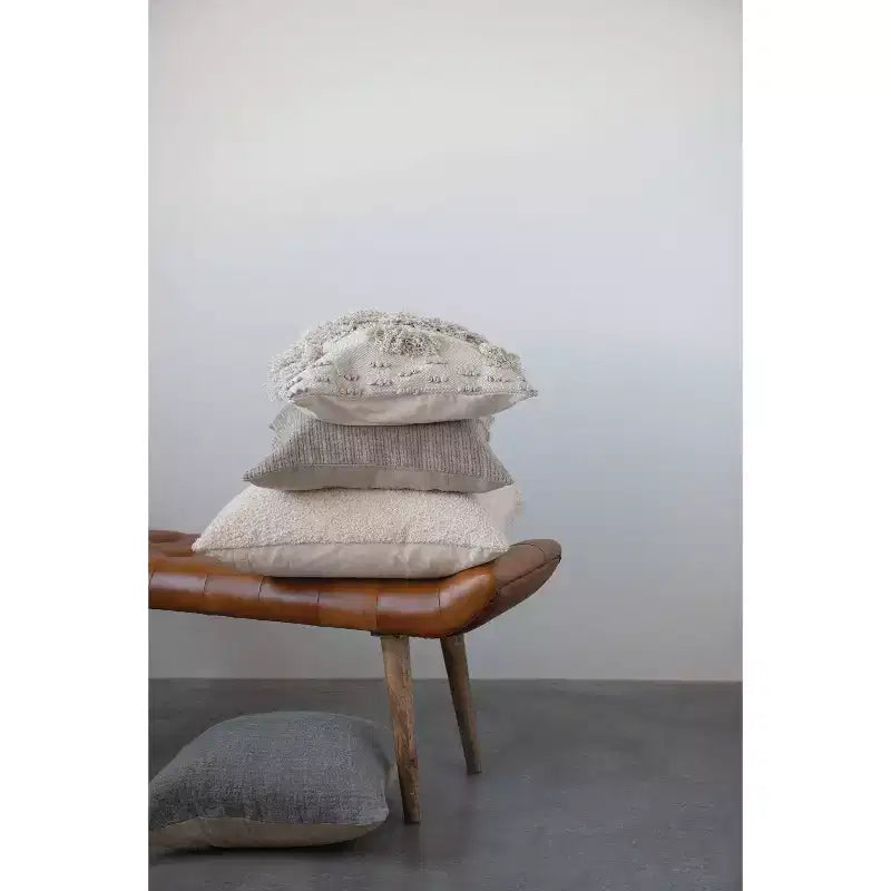 Banc en cuir de chèvre Tobacco : Cadre en bois de manguier, repose-pieds rectangulaire rembourré, assemblage par un adulte