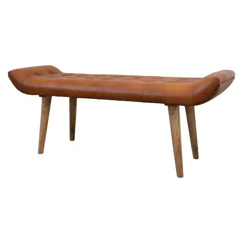 Banc en cuir de chèvre Tobacco : Cadre en bois de manguier, repose-pieds rectangulaire rembourré, assemblage par un adulte