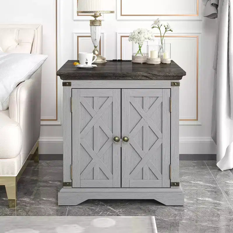 Table d'appoint 2 portes grise : style rustique, prises USB/CA intégrées, étagère réglable