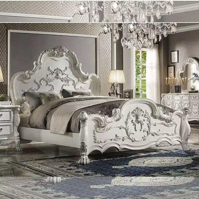 Grand lit double 92" avec sculptures de style rococo et similicuir