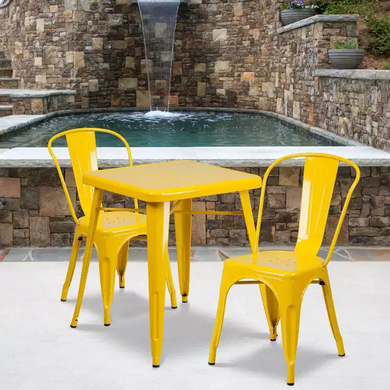 Ensemble de table carrée en métal de qualité commerciale Flash Furniture 23,75 po avec 2 chaises empilables pour l'intérieur et l'extérieur