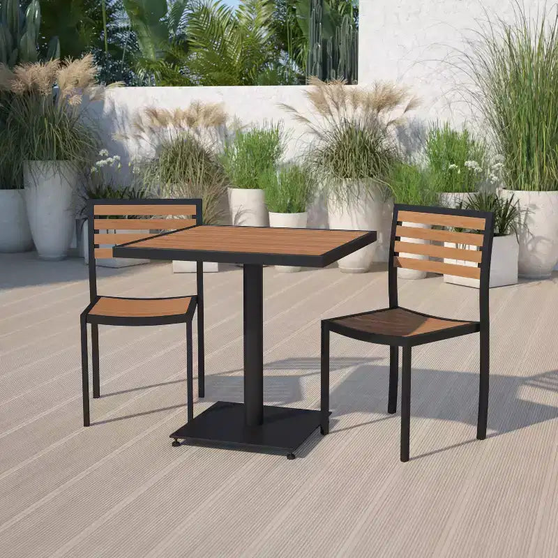 Ensemble table de bistrot d'extérieur Flash Furniture Lark avec 2 chaises et lattes en poly imitation teck