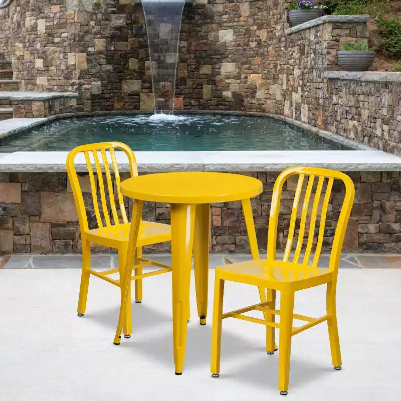Ensemble de table ronde et de 2 chaises à dossier ajouré Emma et Oliver, 61 cm, en métal, de qualité commerciale, pour l'intérieur et l'extérieur