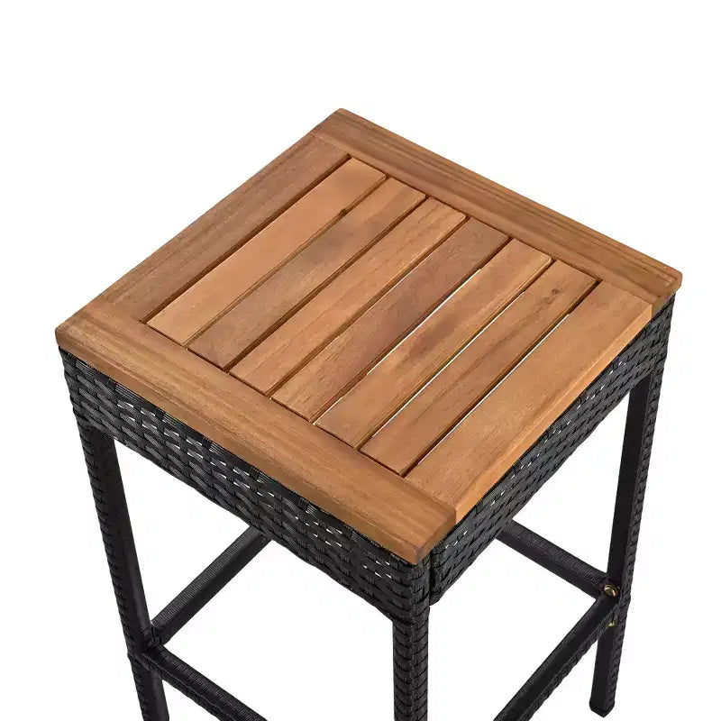 Ensemble de bar 5 pièces en osier pour terrasse extérieure avec plateau pliant en bois d'acacia, 4 tabourets et 1 table, marron - ModernLuxe