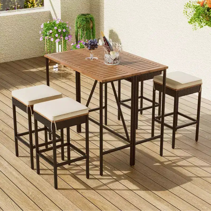 Ensemble de bar 5 pièces en osier pour terrasse extérieure avec plateau pliant en bois d'acacia, 4 tabourets et 1 table, marron - ModernLuxe