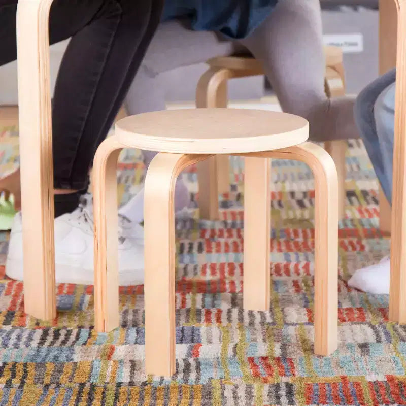 Ensemble Table et Chaises Nordiques Guidecraft pour Enfants : Table d'Activité Ronde en Bois pour Salle de Jeux et Salle de Classe pour Tout-Petits avec 4 Tabourets