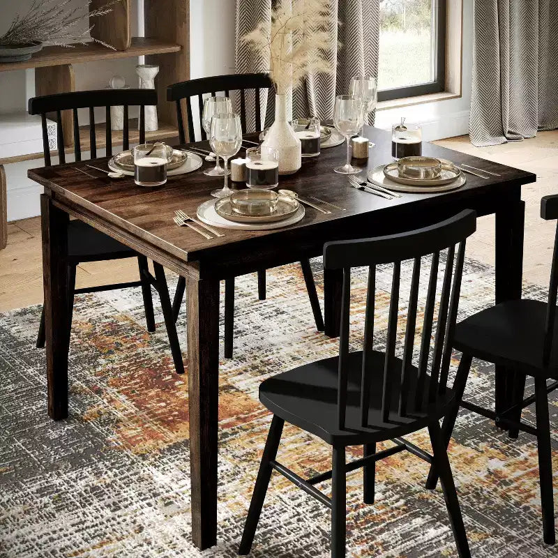 Table à manger en bois avec pieds coniques