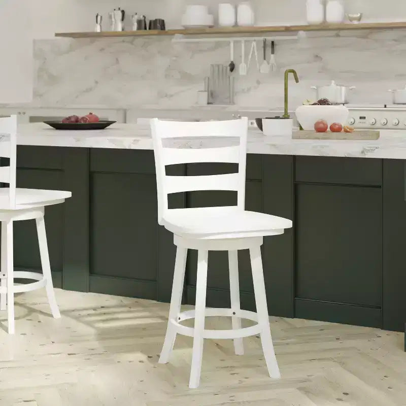 Tabouret de bar classique à dossier échelle et assise en bois
