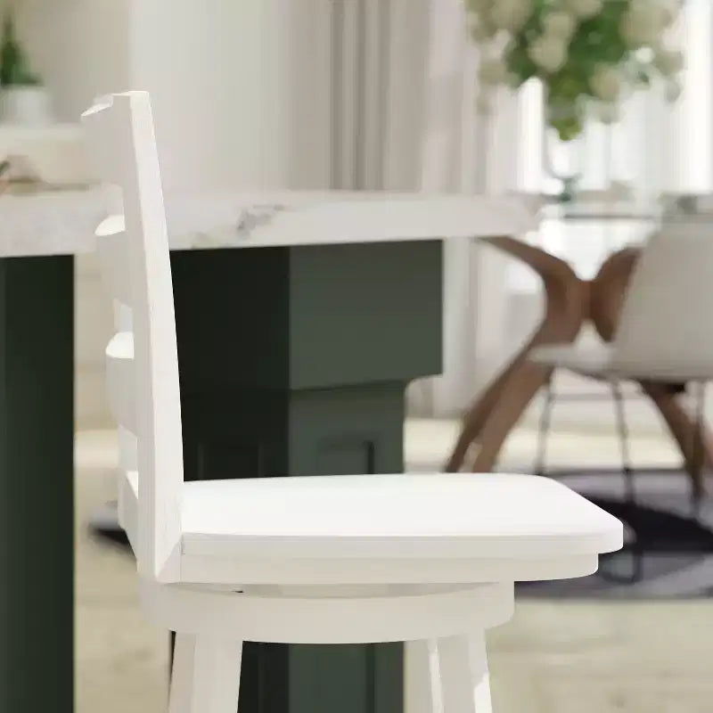 Tabouret de bar classique à dossier échelle et assise en bois
