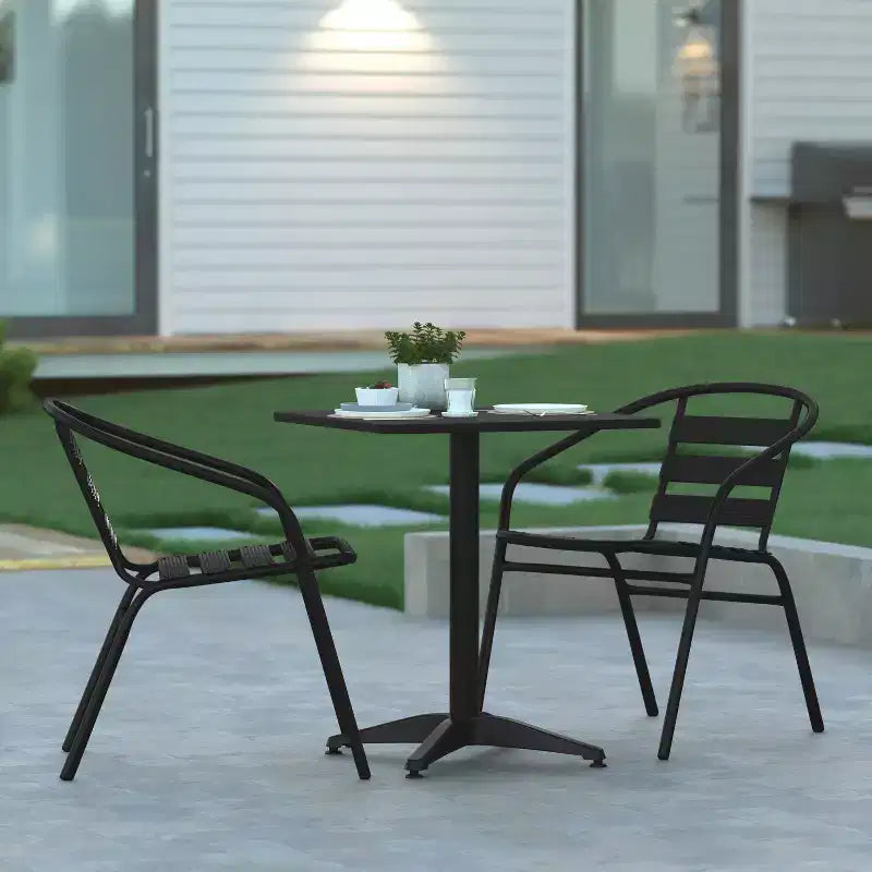 Ensemble table carrée d'intérieur/extérieur en aluminium 27,5'' Emma et Oliver avec 2 chaises à dossier à lattes