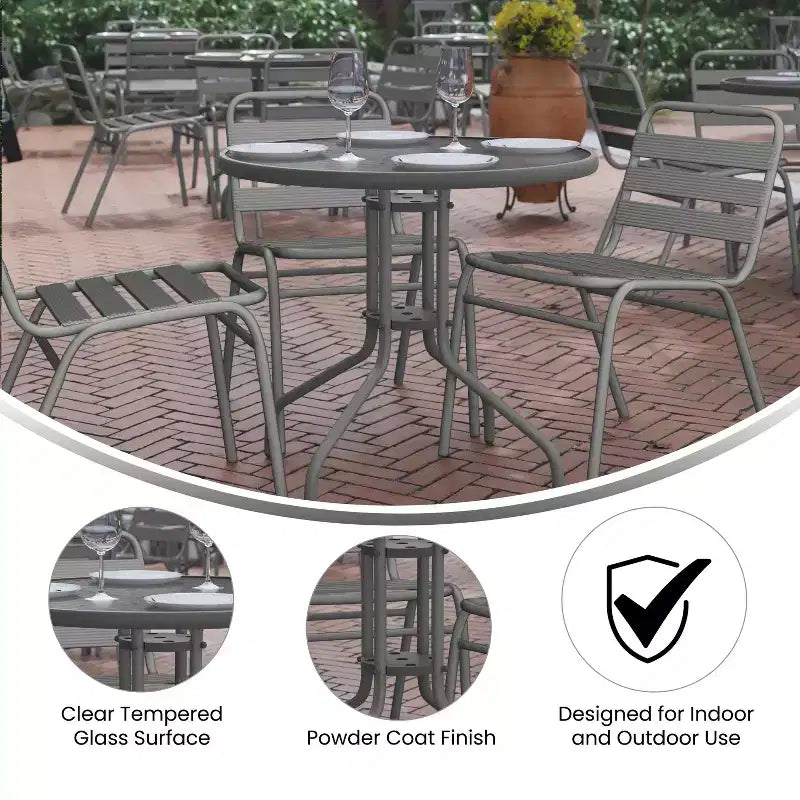 Flash Furniture Lila Ensemble table ronde en verre de 31,5 po avec 4 chaises empilables en aluminium à lattes métalliques