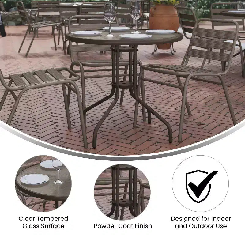 Flash Furniture Lila Ensemble table ronde en verre de 31,5 po avec 4 chaises empilables en aluminium à lattes métalliques