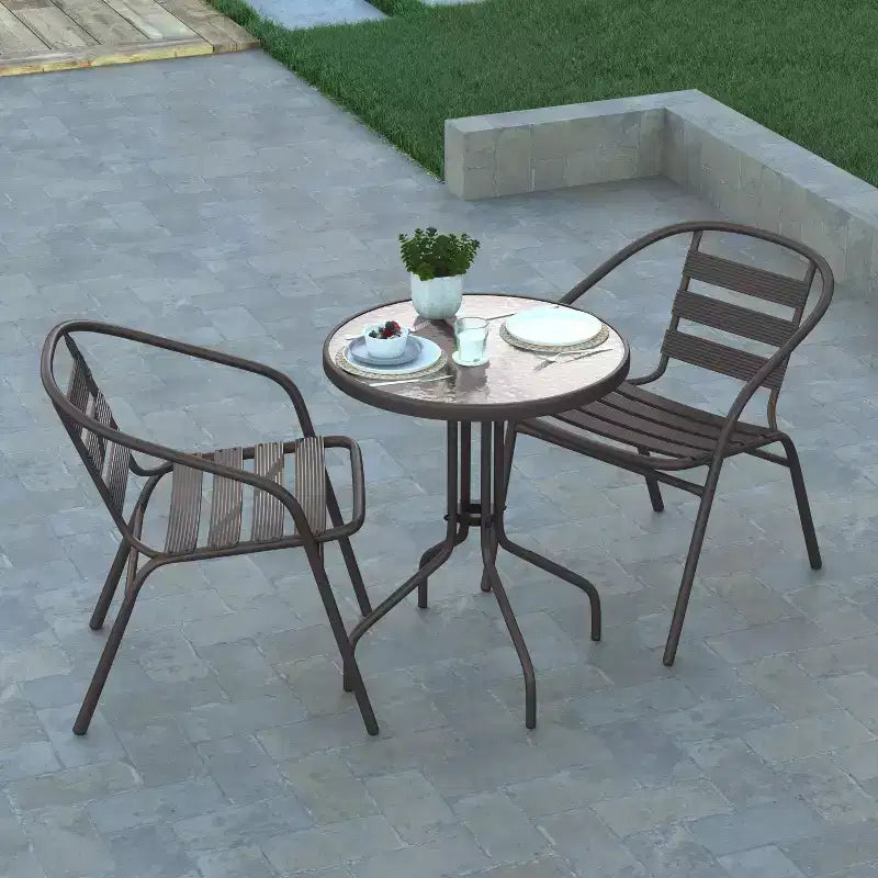 Emma et Oliver Table ronde en verre de 23,75 po avec 2 chaises empilables à lattes en aluminium