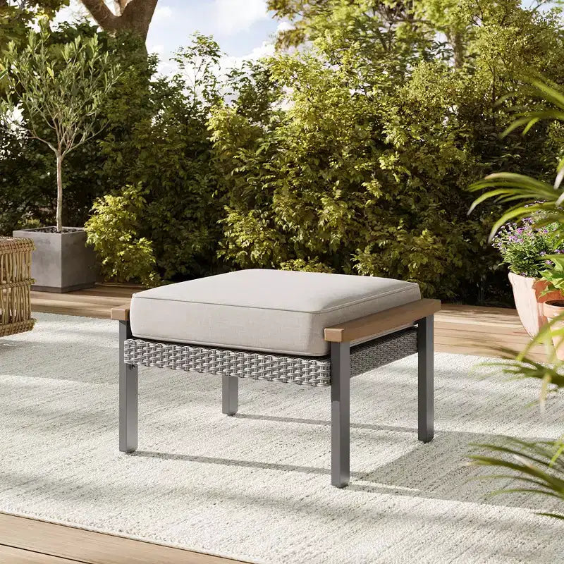 SONGMICS HOME Collection Sencillo - Ensemble de mobilier de patio 8 pièces 1 table basse 2 petites tables basses 1 causeuse 2 chaises longues et 2 poufs Beige