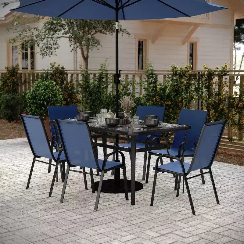 Ensemble de salle à manger de patio commercial Flash Furniture Brazos 7 pièces avec table de patio en verre trempé et 6 chaises avec sièges et dossiers en matériau Flex Comfort
