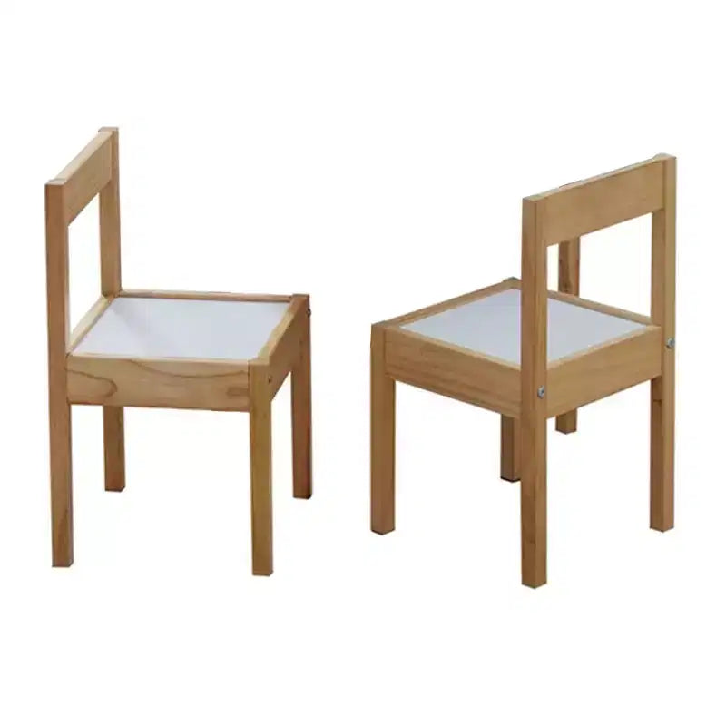 Ensemble de 3 pièces PJ Wood : table et chaises en bois d'hévéa massif avec finition naturelle, bords et coins arrondis, et surface effaçable à sec.