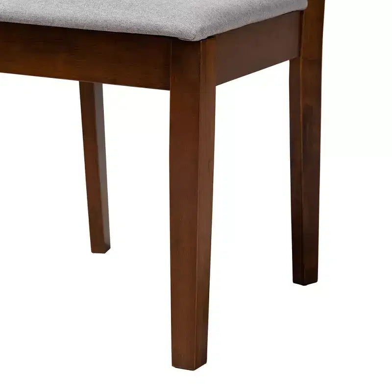 Salle à manger moderne en bois et tissu