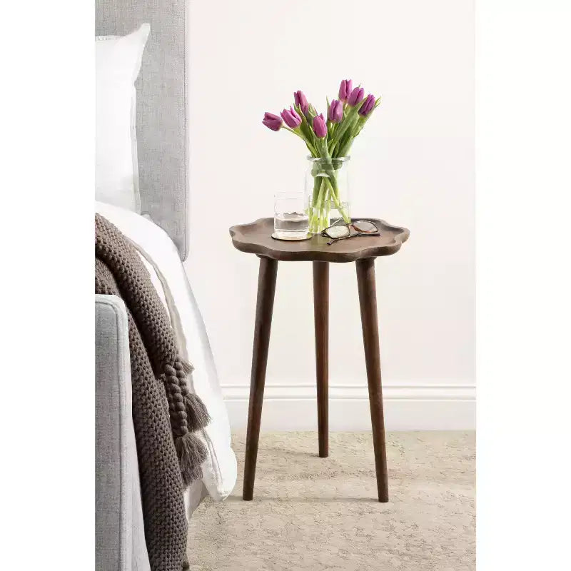 Table d'appoint en bois festonné